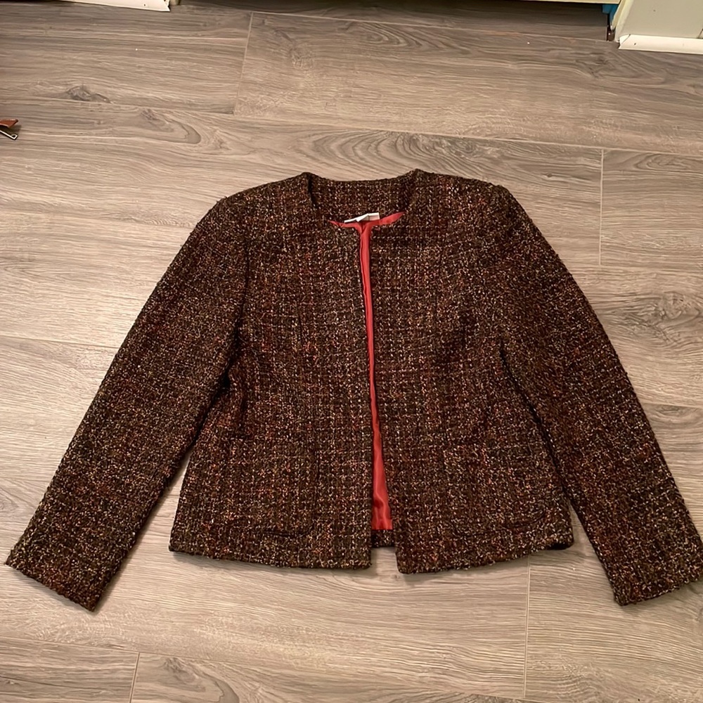 Dress barn wool blazer. Vintage look. Great condition. Size medium.